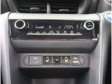 【シートヒーター】寒い日の運転など冷えやすい脚部を快適に温めてくれる。嬉しい機能♪