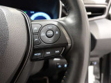 レーダークルーズコントロール機能付きです。走行中に先行車の様子を検知しながら、設定した車速の範囲内で先行車との距離のキープを支援します。詳細は販売店スタッフまでおたずねください。