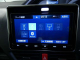 【オーディオ選択画面】AM/FMの切替や、交通情報もこちらの画面から選択できます。
