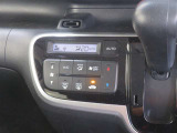 オートエアコン機能で、車内を自動的に、設定した温度に保ってくれます。