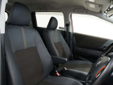 運転席のスペースはゆったりしていて、視界も広く確保されているので普段の運転からロングドライブまで快適です。