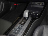 電動パーキングブレーキ・ブレーキホールドを装備してます。ホールド機能は信号待ちが多い一般道で疲労軽減になり、大好評です!