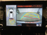 【バックモニター】駐車時に後方がリアルタイム映像で確認できます。大型商業施設や立体駐車場での駐車時や、夜間のバック時に大活躍