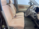 【運転席シート】ゆったりと広々した空間です。ストレスなく運転ができますよ!