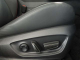 パワーシート搭載。微妙な調整が手軽にでき、ピッタリのポジションで運転することが可能です。