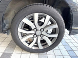 【純正15インチアルミホイール】外観にマッチした純正アルミホイールを装着しております。各種社外アルミホイールや、スタッドレスタイヤも取扱いしております。是非ご相談ください♪
