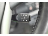 設定した速度内で、前方車両との距離を保ちながら加減速をしてくれます。高速道路での長距離移動が楽になりますよ♪