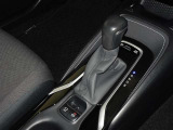 電動パーキングブレーキ・ブレーキホールドを装備してます。ホールド機能は信号待ちが多い一般道で疲労軽減になり、大好評です!