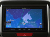 パナソニック製ストラーダナビ(CN-E200D)&バックカメラが装備されているので、普段の使い勝手もロングドライブも快適です。