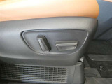 運転席パワーシート搭載。微妙な調整が手軽にでき、ピッタリのポジションで運転することが可能です。