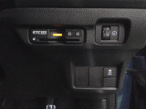 ETC付。高速道路の料金所はキャッシュレスで通過です。サービスエリア等にあるスマートインターの出入りも利用可能でとっても便利。ご納車後すぐにお使い頂けるようセットアップしてのお渡しとなります。