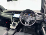 運転席まわりです。 各操作スイッチは使いやすい位置に配置されてます。