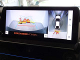 バックガイドモニターを装備しています、車庫入れもラクラクです。パノラミックビューモニターを搭載しています、上からの画像も表示されます。