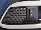 【Meridianサウンドシステム:MOP価格 149,000円】イギリスの老舗オーディオブランドで音質が良く、ドライブ中の音楽をより一層楽しませてくれます。