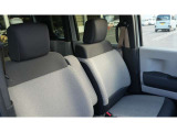 運転席にはアームレストを装備しております♪ 毎日の運転から長距離ドライブまで快適にお使いいただけます☆