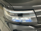 【LEDヘッドライト】現代の主流のライト。明るい光が瞬時に立ち上がり、必要な場所を均一に照らします。寿命も長く省エネで、スタイリッシュなデザインです♪