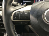 【ステアリングスイッチ】運転中に視線を前に向けたまま操作できます。