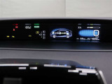 とっても見やすいメーターです。夜間時はラグジュアリーな気分にさせてくれる照明が魅力ですので、夜のドライブも楽しみになりますよ♪