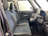 運転席も広くゆとりのある室内です