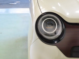 LEDヘッドライトは、点灯の瞬間から光量を発揮し、突然暗くなるトンネルなどでの安定感を高めます。