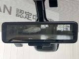 【インテリジェント ルームミラー】車両後方のカメラ映像をミラー面に映し出すので、車内の状況や、天候などに影響されずいつでもクリアな後方視界が得られます!