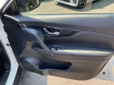 パワーウィンドウ装備です。運転席はオートになっているので、ワンタッチ開閉することが出来ます。