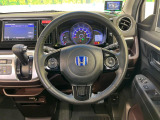【純正革巻きステアリング】上質な革を使用することで、手にしっかり馴染みとても運転しやすいハンドルです♪