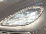●LEDヘッドライト:夜間走行時も良好な視界を確保し安心して運転できる高輝度LEDヘッドライトを装備!点灯速度が早く、消費電力も抑えられています。