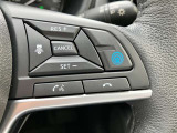 アダプティブクルーズコントロール機能付きです。走行中に先行車の様子を検知しながら、設定した車速の範囲内で先行車との距離のキープを支援します。詳細は販売店スタッフまでおたずねください。