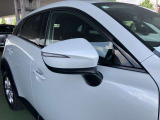 ウィンカーがドアミラーに内蔵されています。ドレスUP効果が主ですが、周りの車からも気づいてもらい易いので、安全性もにも繋がっています。