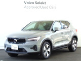 2026年5月登録の、ボルボXC40 ウルトラB3です。 ボディカラーはヴェイパーグレーメタリックで、シートカラーは、美しいブロンドの本革製です。