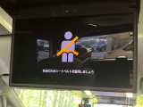 【フリップダウンモニター】大画面モニターで後席でもエンタメをお楽しみいただけます。小さなお子様にも大人気の装備です♪