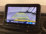 リバースギアに入れるだけで後方の表示へ切り替わります。夜間や雨の日の駐車も楽になりますよ。