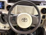 インテリアに合わせたデザインのステアリングは、運転される方のことも考え、運転しやすい形状、大きさです。是非一度、実際に触ってお確かめください。