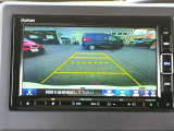 バック駐車が苦手な方や、初めてのお車で不安な方も安心。後方の映像をナビ画面に表示するため、周囲を確認しながらスムーズに駐車できます。