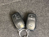 スマートキー2本付き!キーをポケットやカバンに入れておくだけでドアの施錠・開錠やエンジンスタートの操作が簡単です!