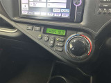 オートエアコンは温度を設定するだけで、自動で風量などを設定してくれます。運転しながら操作も必要ないので、安全性も向上します。