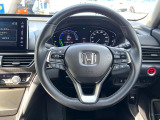 【純正革巻きステアリング】上質な革を使用することで、手にしっかり馴染みとても運転しやすいハンドルです♪