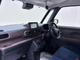 ダイハツのお店では、ダイハツ車を知り尽くしたプロフェッショナルが、専用の診断機器を使って各システムを点検しております。