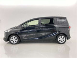 両側パワースライドドア付きだから、狭い駐車スペースなどでの 乗り降りラクラク!小さなお子さまのいるご家庭には嬉しい装備。