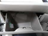 助手席側のインパネにも収納場所確保☆車検証や取扱い説明書を収納できます♪
