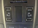 【両側パワースライドドア】スマートキーや運転席のスイッチで後席両側スライドドアの開閉が可能♪電動だから力を入れてドアを開ける必要が無く、小さなお子様でも簡単に開け閉めでき快適です♪