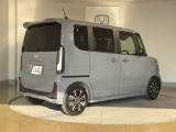 ご納車までの期間ですが、県内のお客様は1、2週間、県外のお客様は2、3週間ほどでご納車が可能となります。ただし、お支払いや書類の状況によっては多少の前後もありますので、その際には何卒ご了承下さい。