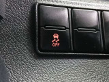 VSC(滑りやすい路面での横滑りを抑え車両の安定性を保つための機能)搭載ですが、雪道などから脱出する時はOFFすると脱出しやすくなる場合があります