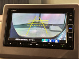 リバースギアに入れるだけで後方の表示へ切り替わります。夜間や雨の日の駐車も楽になりますよ。