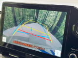 【バックカメラ】駐車時に後方がリアルタイム映像で確認できます。大型商業施設や立体駐車場での駐車時や、夜間のバック時に大活躍!運転スキルに関わらず、今や必須となった装備のひとつです!