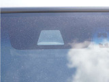 【ホンダセンシング】 「ミリ波レーダー」と「単眼カメラ」の異なる特性を持つ2つのセンサーなどにより、安心・快適な運転を支援します。