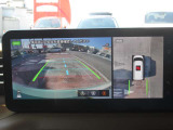 アラウンドビューモニター(車両を上から見たように表示)装着で車庫入れをサポート