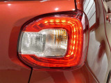 LEDテールライトです。省電力、高輝度のLEDは明るく照らすので夜間運転時の視認性を高めます。スタイリッシュな見た目で細かいところもこだわりたいあなたに!