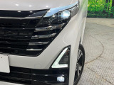 【LEDヘッドライト】悪天候や夜間走行時も良好な視界を確保し安心して運転できる高輝度LEDヘッドライトを装備!点灯速度が早く、消費電力も抑えられています。